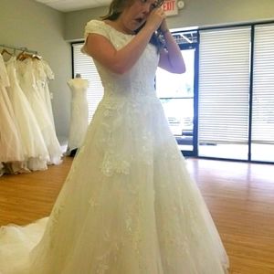 Wedding dress (never worn)